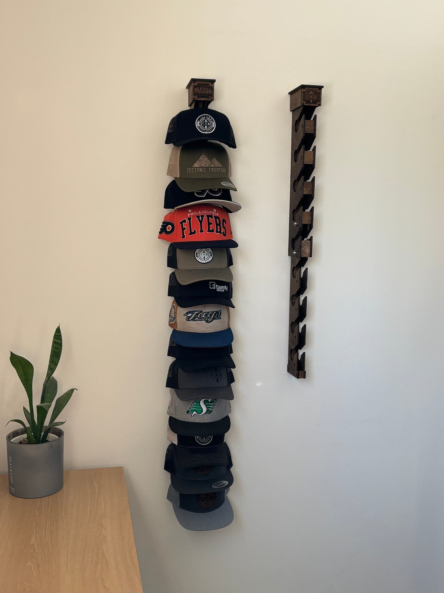 TELESCOPIC HAT RACK