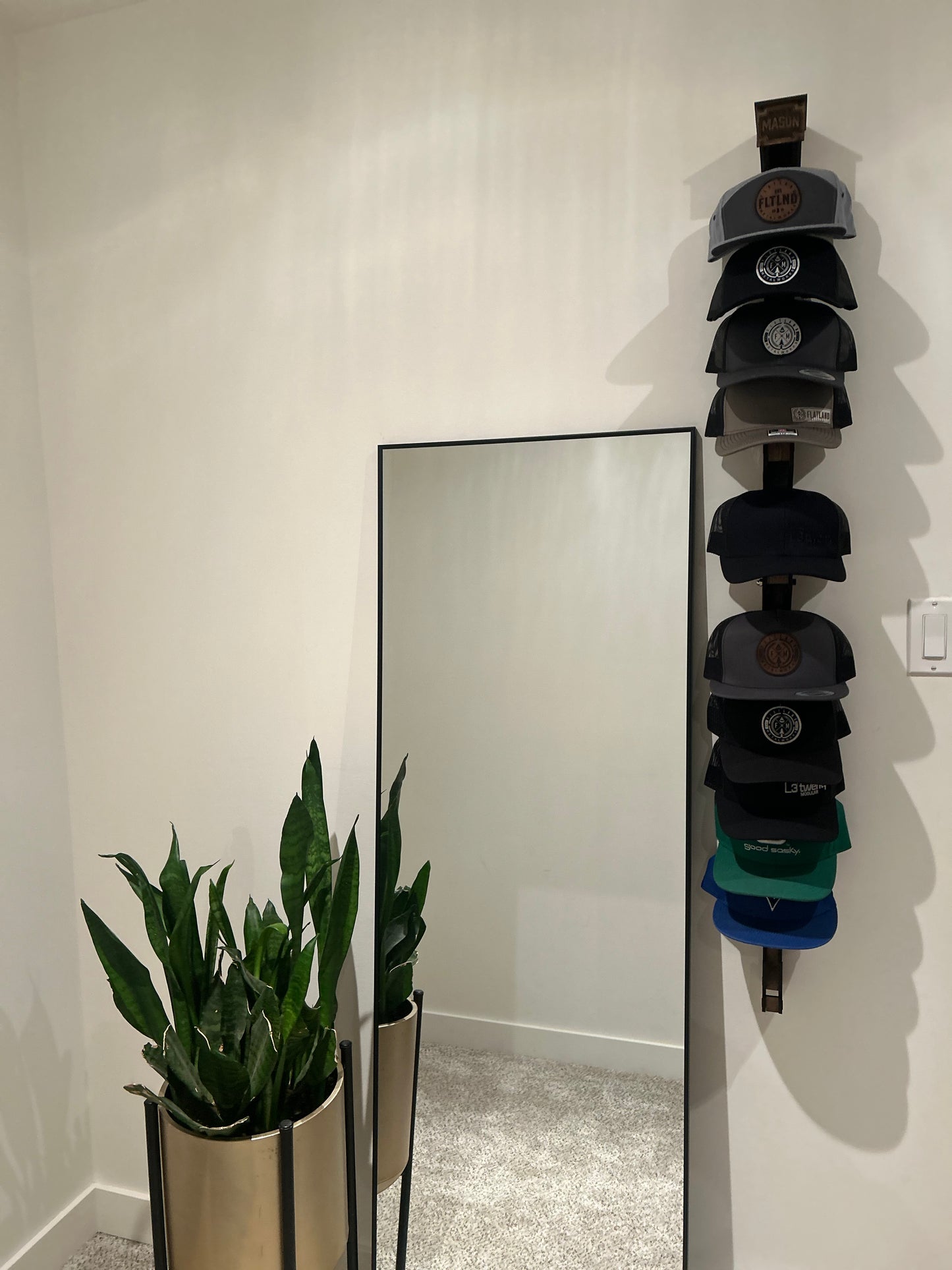 TELESCOPIC HAT RACK