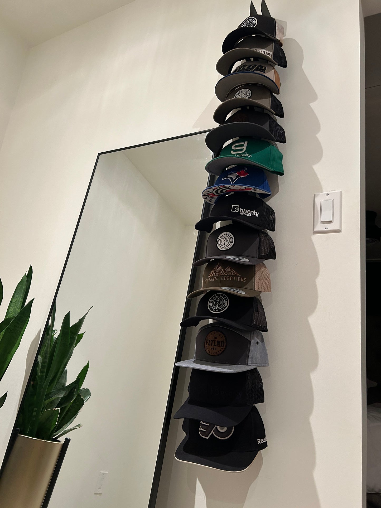 TELESCOPIC HAT RACK