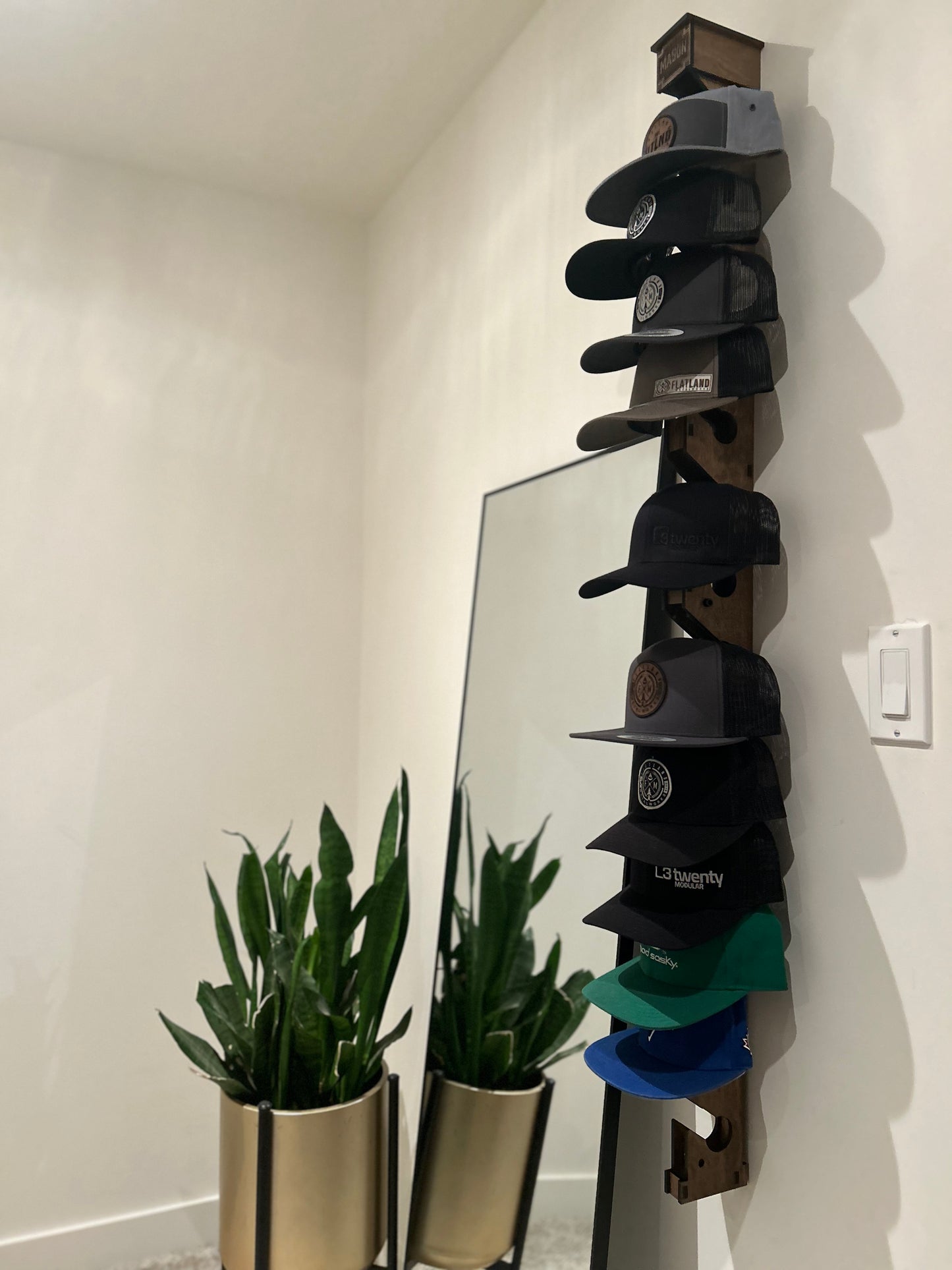 TELESCOPIC HAT RACK