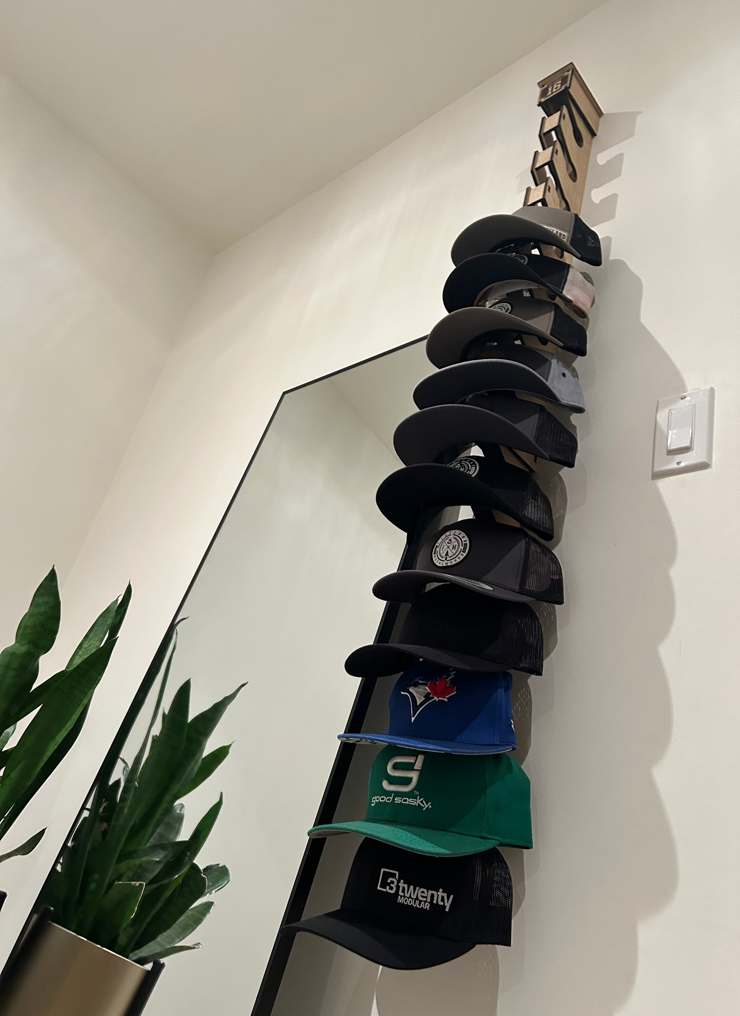 TELESCOPIC HAT RACK